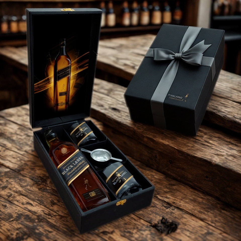 Kit Johnnie Walker Black Label 750ml. Caixa Madeira - Roberta