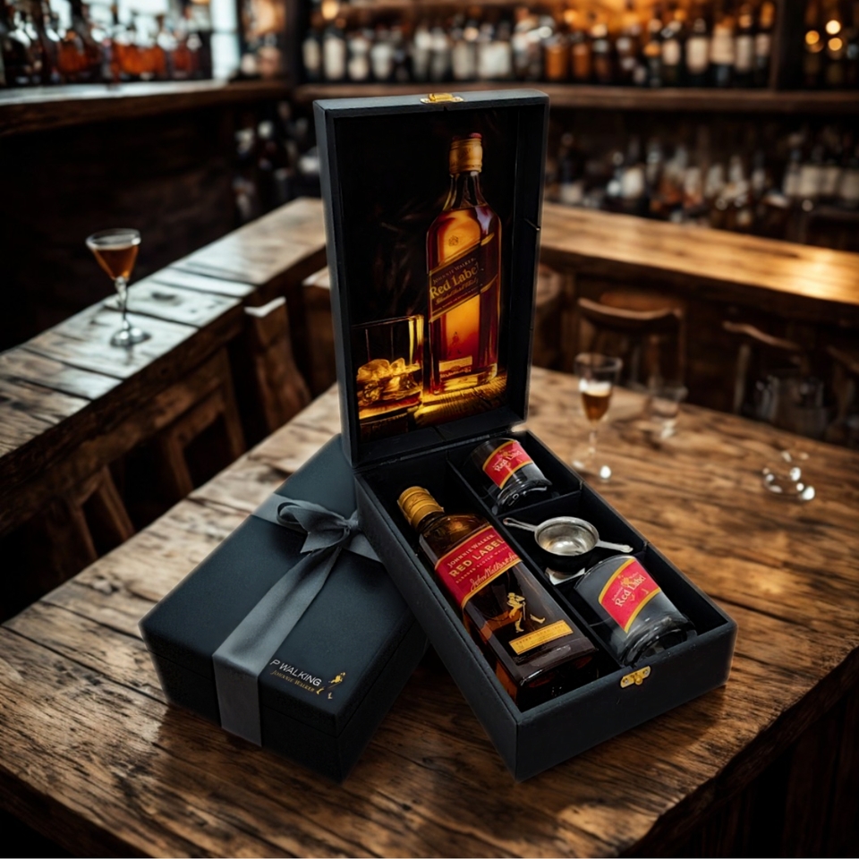 Kit Johnnie Walker Red Label 750ml. Caixa Madeira - Roberta