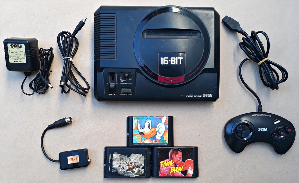 Console Mega Drive 16 Bits Japonês - Controle + Cabos + Três Jogos
